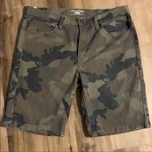 Signature by Levi Strauss Camouflage Shorts (36W)